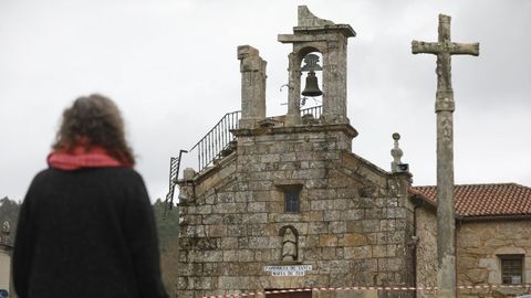 Campanario destrozado de la iglesia de Santa Mara en Teo tras el impacto de un rayo