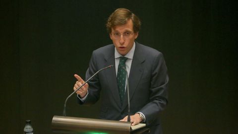El alcalde de Madrid, Jos Luis Martnez-Almeida, interviene en una sesin plenaria en la Asamblea de Madrid.