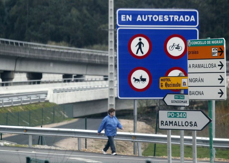 Al ampliar la rotonda, los lugareños de Vilariño se quedaron sin zona segura para andar.