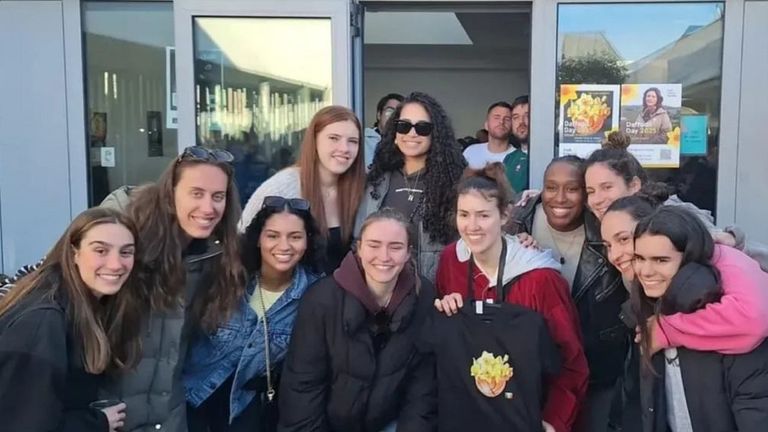 Claire Melia y el segundo Día del Narciso en su lucha contra el cáncer