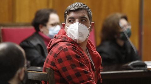 Jonatan R. P. , tras escuchar el veredicto del jurado que le considera culpable del homicidio de Evaristo Morín en Ourense.