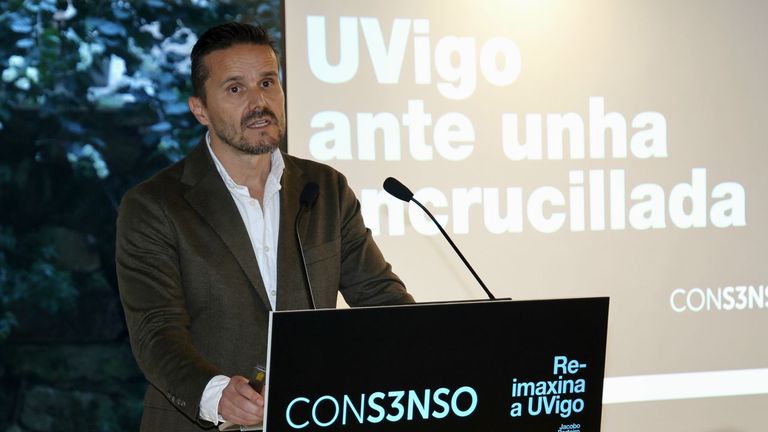 Jacobo Porteiro, candidato a rector de la Universidad de Vigo: «O papeleo non pode ser o centro da nosa actividade diaria»