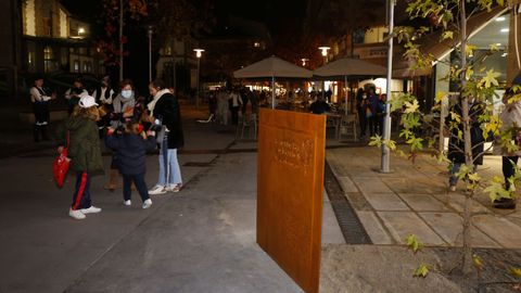La placa conmemorativa detalla que la transformacin de la calle se hizo con la participacin de los vecinos 