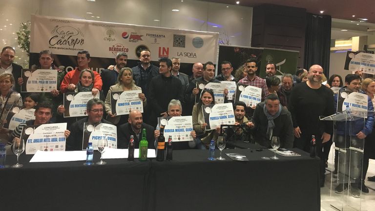 Foto de familia de los participates de la fase regional del concurso el Mejor Cachopo de España 2018