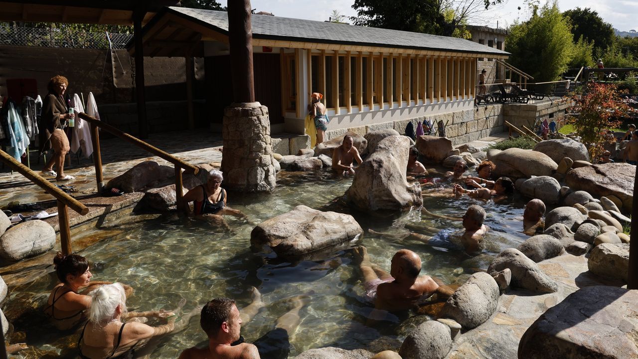 Domingo das Mozas en Lugo por San Froiln.Gran afluencia en el primer da tras la reapertura de las termas de A Chavasqueira