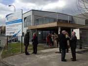 El presidente de Portos, primero por la derecha, conversa con el alcalde de Betanzos