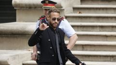 Neymar, a su salida de la Audiencia de Barcelona.