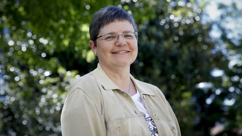 �LBUM: As� celebr� el Paradela su ascenso.La nave de �Muebles Toir�n� se encuentra en O Corgo, en el kil�metro 6 de la LU-546 que une Lugo y Monforte.