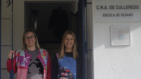 Beatriz e Mari�n, mestras da escola de S�samo.