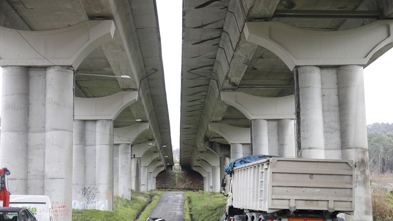 Los accesos a Vigo se complican desde el lunes con el cierre parcial del viaducto de Porto, en la VG-20