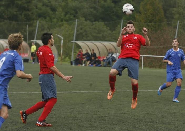 Un manto blanco cubre la monta�a lucense.Los futbolistas que prepara �scar M�ndez suman dos jornadas consecutivas sin ganar. 