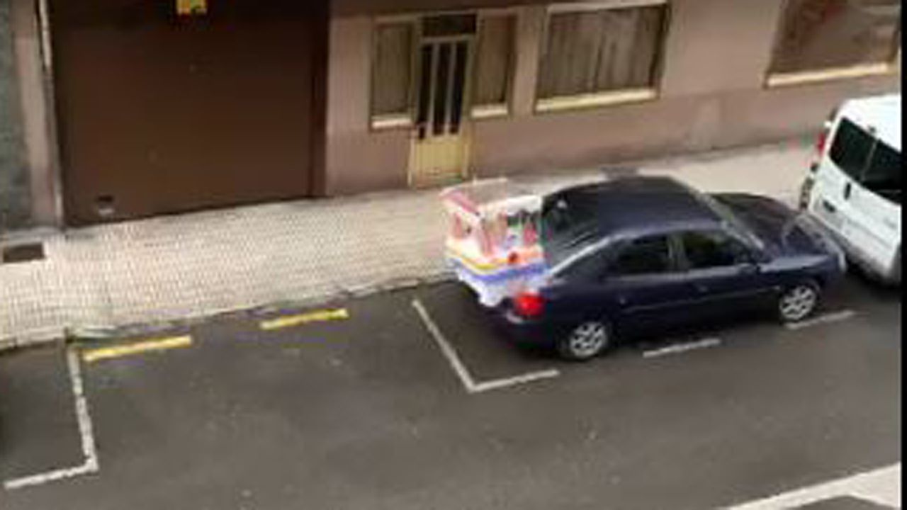 Procesi�n en Sama.Los trabajadores de Urgencias del Hospital Central de Asturias ( HUCA ) en Oviedo agradecen las muestras de apoyo de la ciudad. 