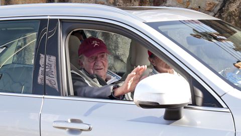 El rey emérito Juan Carlos I durante su última visita a Sanxenxo en mayo del 2022