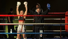 Esther, junto a su entrenador Luis Molns, tras la victoria