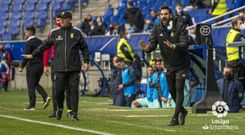 Bingen Arostegi y Tomeu Nadal durante el Oviedo-Huesca