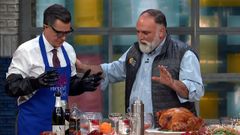 Jos Andrs con Stephen Colbert cocina en televisin