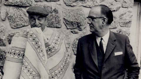 Neruda, con Camilo Jos Cela en 1969
