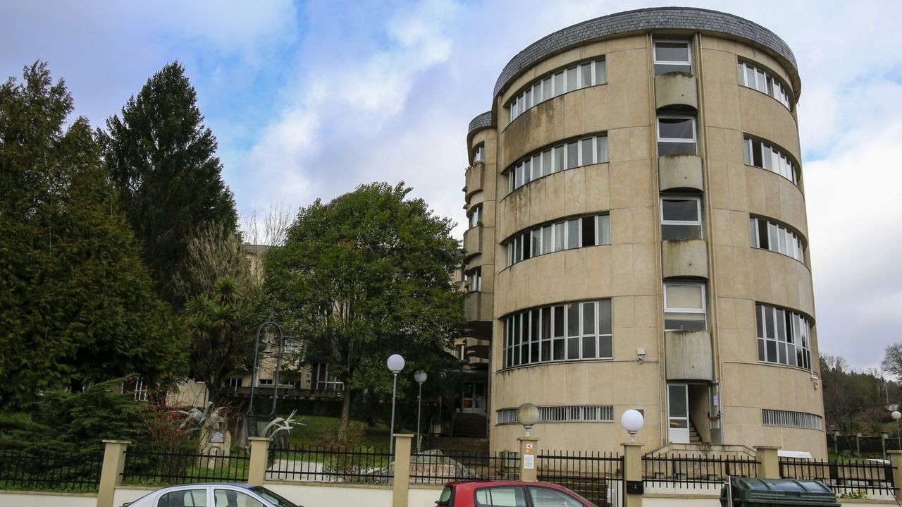 Imgenes del Camino en una densa niebla en Gonzar.Cada ao abren alojamientos nuevos; en Sarria, la ltima fue Casa Solance, en la Ra Maior