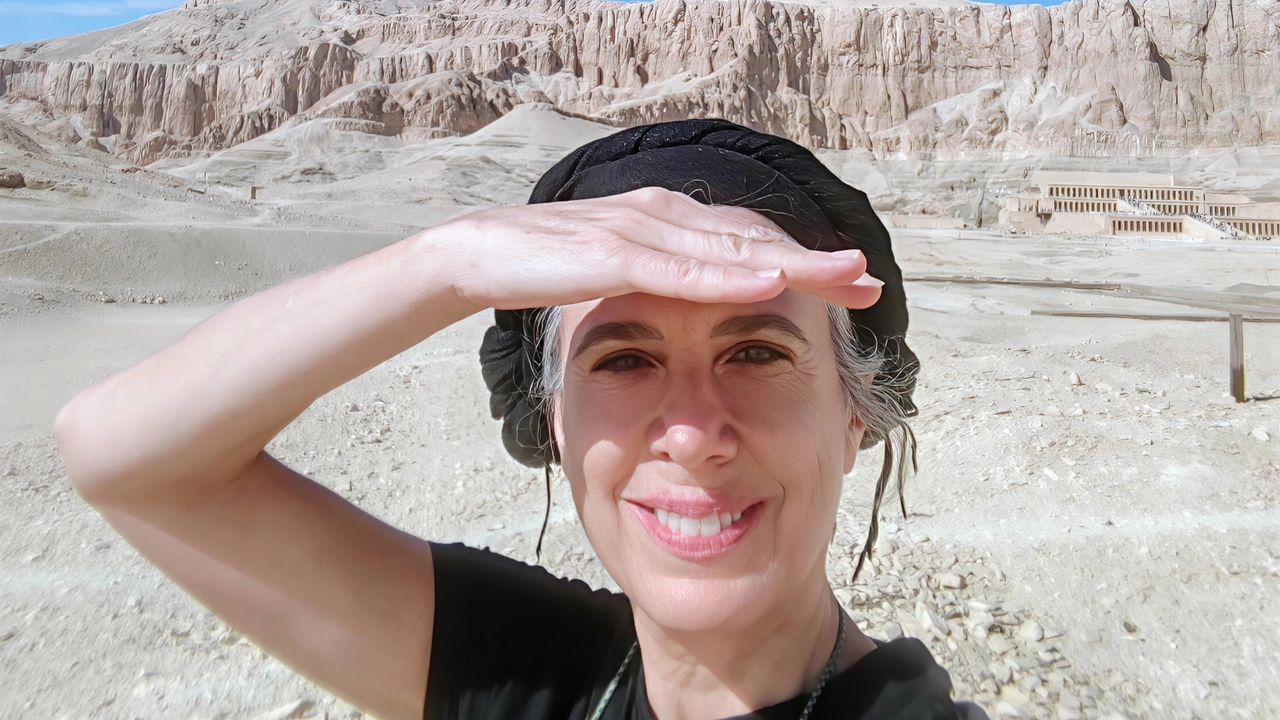 Mar&iacute;a Luisa Sola (en el centro) a su llegada a la gala de los Goya