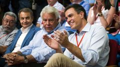 Pedro Snchez, acompaado por los expresidentes Felipe Gonzlez y Jos Luis Rodrguez Zapatero, y por el ugetista Cndido Mndez, en una imagen del 2014