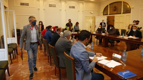 El secretario de Estado de Medio Ambiente, Hugo Morán, presidió la mesa sobre Ence