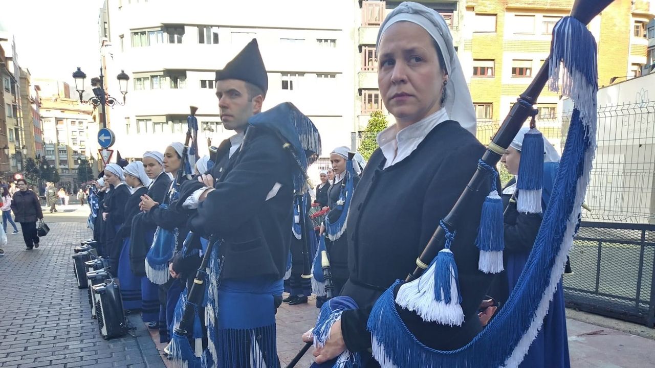 Banda de gaitas en Oviedo