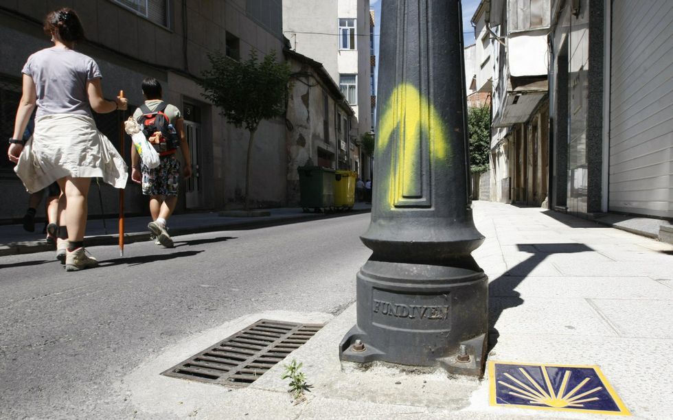 Sarria, Vilalba y A Fonsagrada despidieron el a�o corriendo.El p�vot Cheik, presionado por Trevijano ante la mirada de Jorge. 