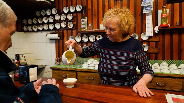 Bar Sanín, en la calle Orzán