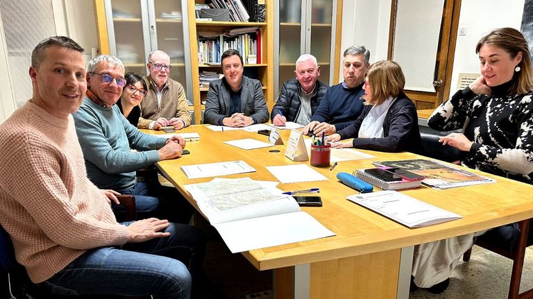 Reunión, na Casa Consistorial das Pontes, de representantes de concellos polos que pasa o Camiño do Bispo.