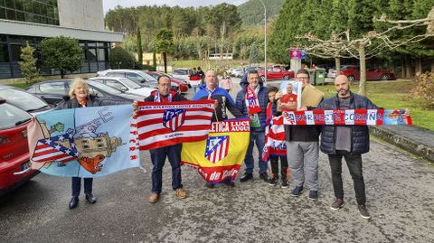 Llegada del Atltico de Madrid al balneario de Laias, horas antes de enfrentarse al Arenteiro