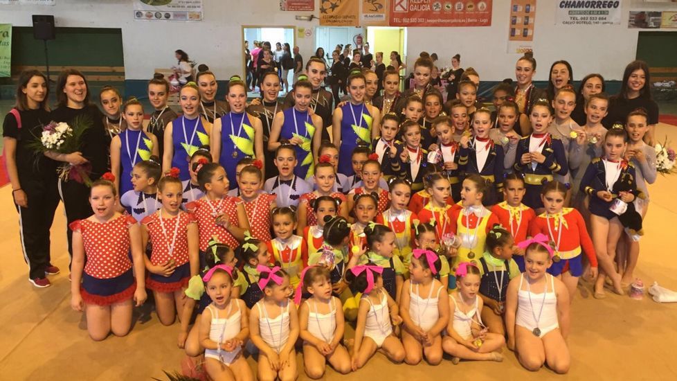 Emotivo homenaje de los alumnos del Xograr de Sarria a su compa�ero fallecido en accidente de tr�fico