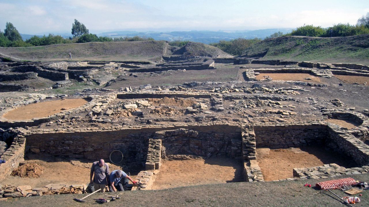 Hasta el papel se puede comer en la feria gourmet de Pontevedra.Excavaciones recientes en el castro de Viladonga