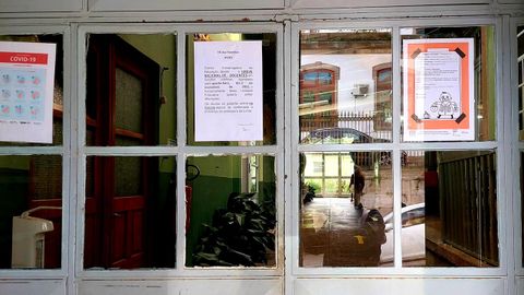 Cartel anunciando la huelga educativa en un colegio de Oporto.