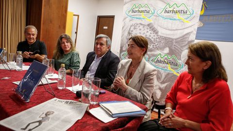 Antonio Pieiro, Mara Xess Blanco, Manuel Ruiz, Eva Veiga e Isabel Santos, durante a presentacin.