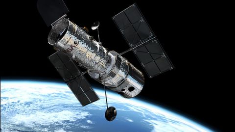 El Hubble empez a orbitar en abril de 1990 y desde entonces recibi cuatro misiones de mantenimiento
