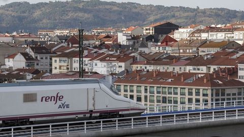 El primer AVE comercial a su llegada a Ourense, el pasado 21 de diciembre