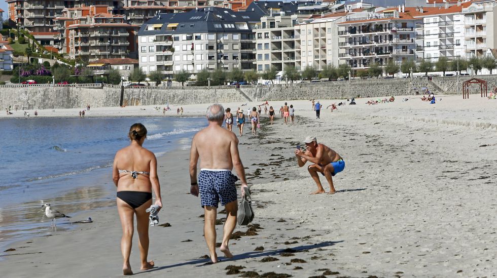 Otoo en la Costa da Morte: emppate de l en imgenes!.Los baistas aprovecharon la playa hasta el ltimo da de septiembre