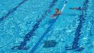 60 menores 'toman' una piscina en Salinas de Añana (Alava) para protestar porque no dejan a un amigo transexual bañarse con camiseta