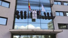 Los letrados siguieron colgando sus togas de la fachada de los juzgados de Lugo a modo de protesta esta semana.