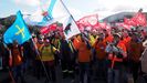 Trabajadores de Alcoa, durante la marcha que ha partido de Ribadeo (Lugo) y Castropol hacia Vegadeo