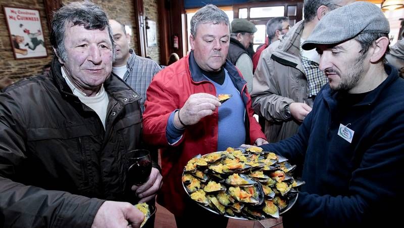 El aparato cay� muy cerca de la valla que cierra el recinto de la factor�a cementera.