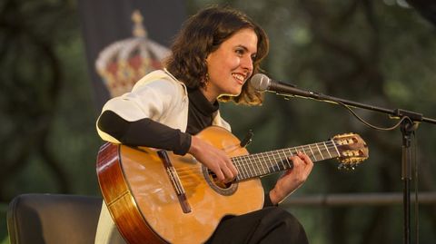 Antía Muíño, durante un concierto en la Carballeira de Baio, especialmente simbólico para ella