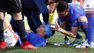 Folch Rocha lesion Real Oviedo Sevilla Atletico.Folch es atendido de una herida en la cabeza tras chocar con Carlos Hernandez