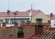 Imagen de antenas colocadas en tejados del centro de la capital ourensana. 
