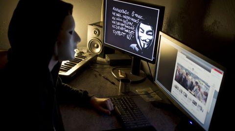 Un hacker miembro de Anonymous, en el 2012