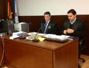 El abogado Fernando Placer (izquierda) represanta a los hermanos Pita Varela