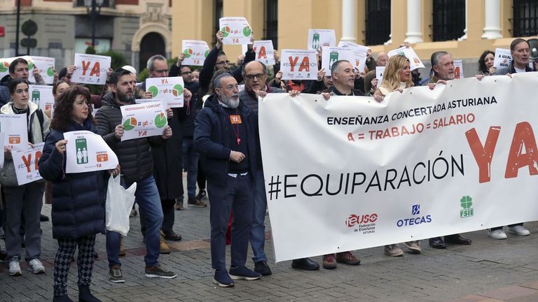La Organización de Trabajadores de Enseñanza Concertada de Asturias (OTECAS), USO y la Federación de Sindicatos Independientes de Enseñanza (FSIE) han iniciado las movilizaciones para exigir la apertura de la mesa de negociación para la equiparación retributiva del personal docente de la enseñanza concertada