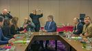 Puigdemont se reúne con la cúpula de Junts en Bruselas para decidir sobre el pacto con el PSOE