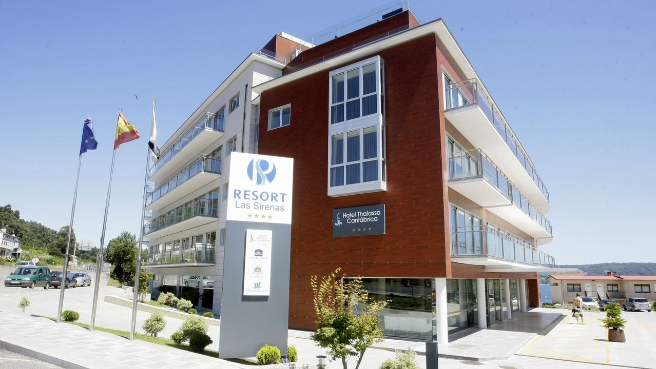 Paisajes en el coraz�n de la Ribeira Sacra.El artesano y escultor autodidacta C�ndido Canedo tiene expuestas sus creaciones junto a su casa de Vidueira