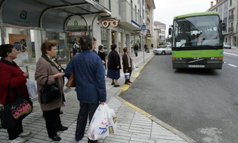 El plan de transporte metropolitano de Santiago est integrado ahora por doce concellos. 